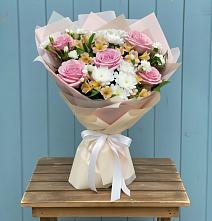 Букет цветов из:  Гвоздики, Орхидеи и Розы в Поведниках