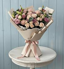 Букет цветов из:  Розы и Лизиантусы #REPLACE_PRED# Поведниках