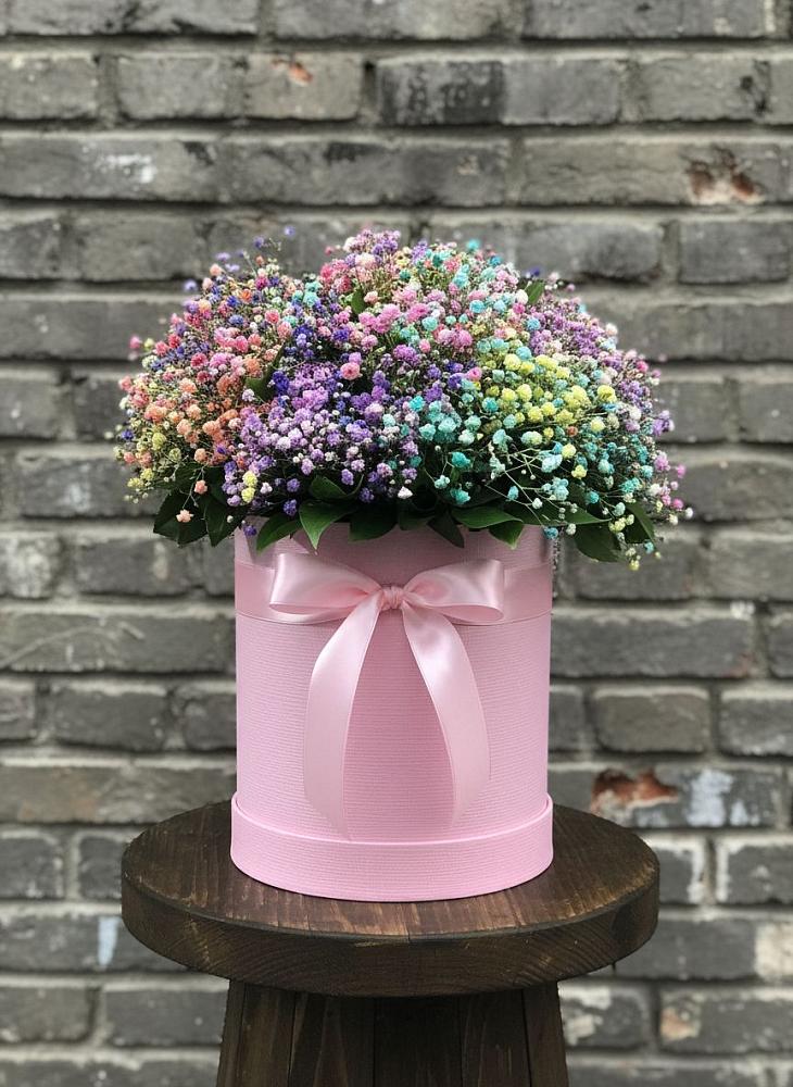 Цветочная композиция из Гипсофила и Розы в шляпной коробке в Поведниках