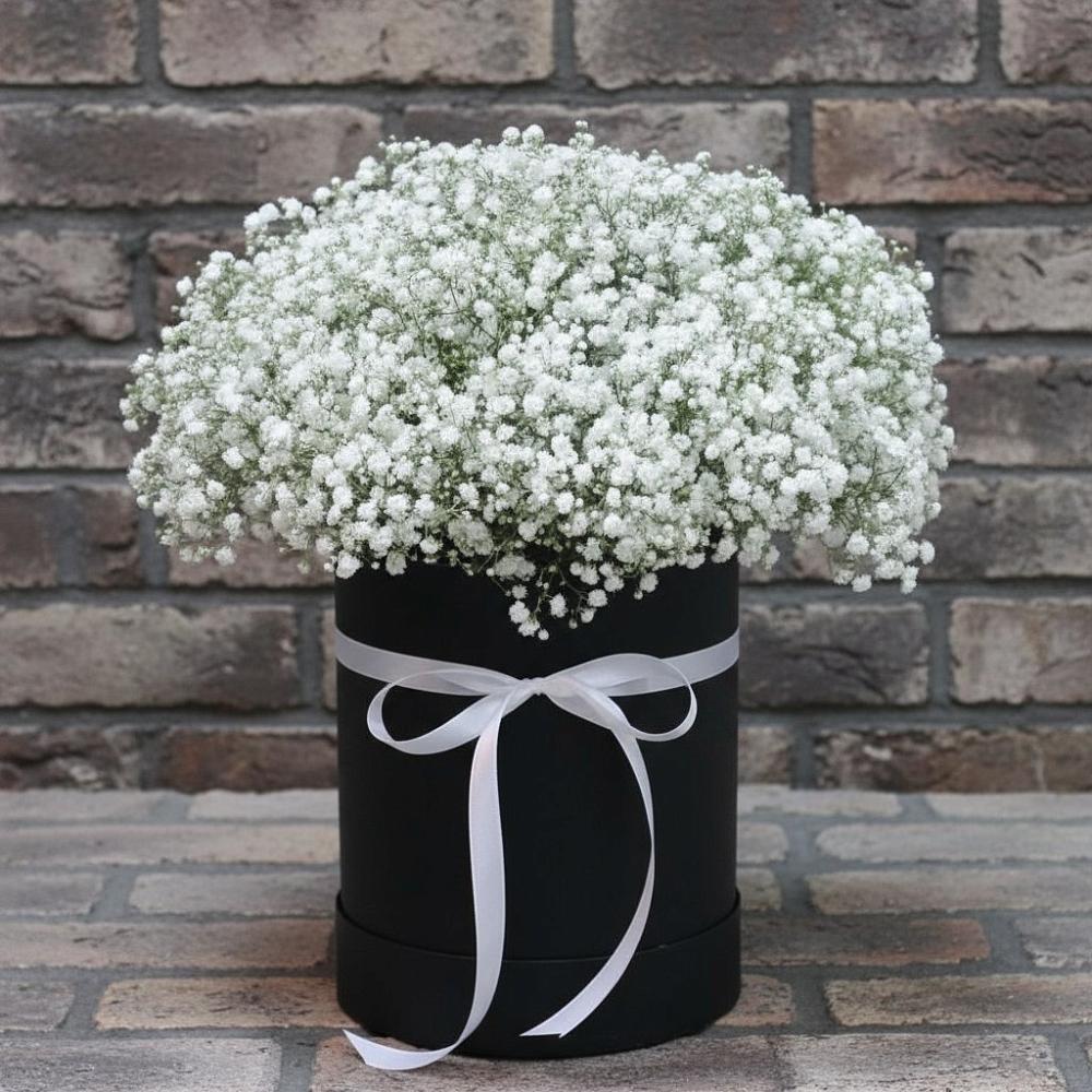 Цветочная композиция из Гипсофила в шляпной коробке в Поведниках