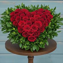 Цветочная композиция из Розы в виде сердца в Поведниках