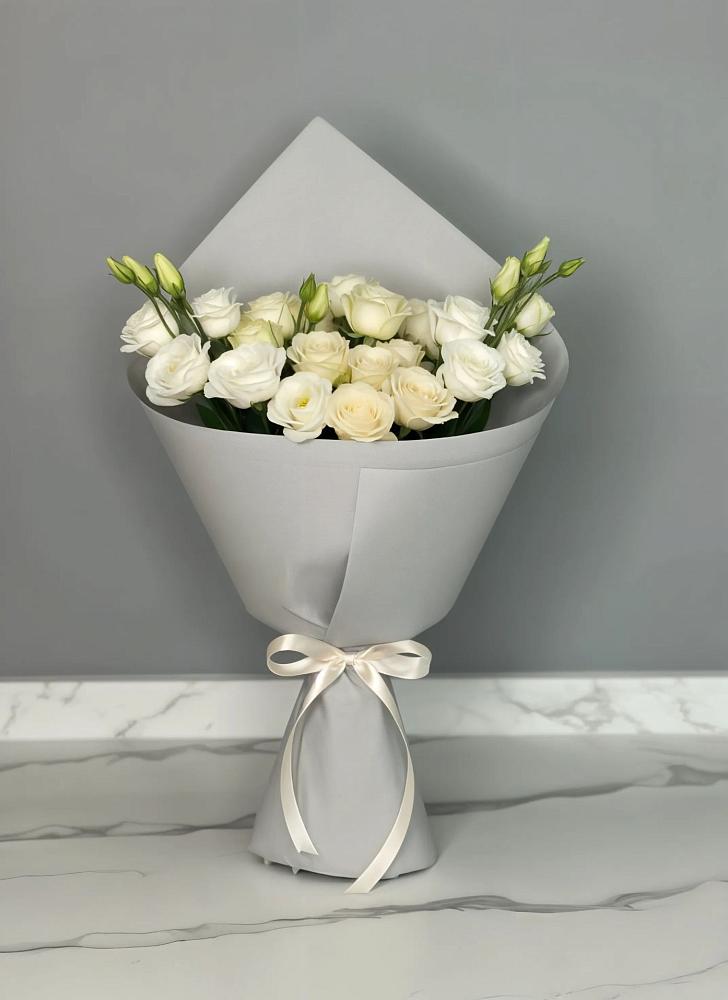 Букет цветов из: Розы и Лизиантусы в Поведниках