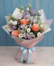 Букет цветов из:  Лизиантусы, Розы, Альстромерии и Гипсофила в Поведниках