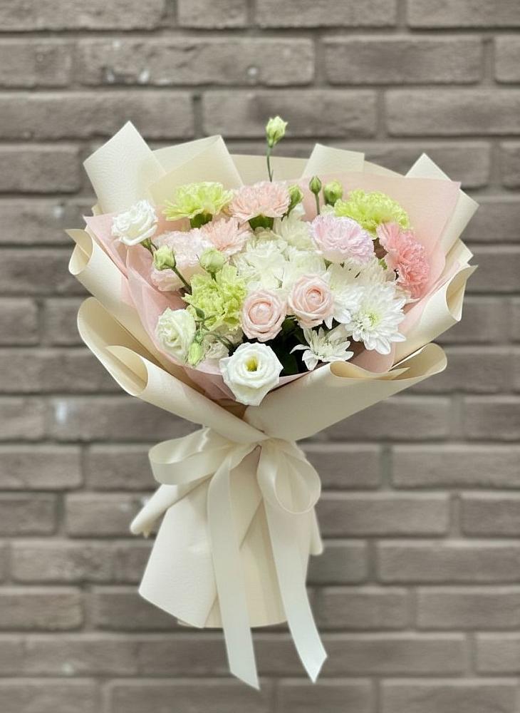 Букет цветов из: Гвоздики, Розы, Лизиантусы и Хризантемы в Поведниках