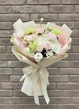 Букет цветов из:  Гвоздики, Розы, Лизиантусы и Хризантемы в Поведниках