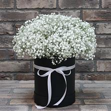 Цветочная композиция из Гипсофила в шляпной коробке в Поведниках