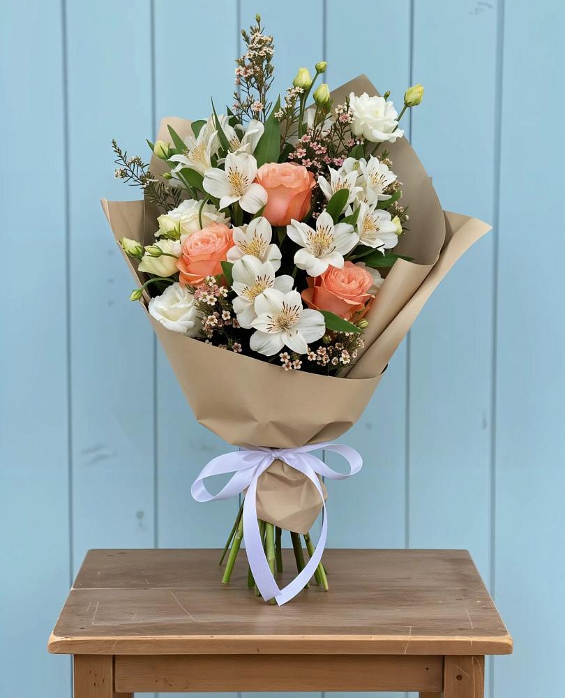Букет цветов из: Альстромерии, Лизиантусы, Розы и Хризантемы в Поведниках